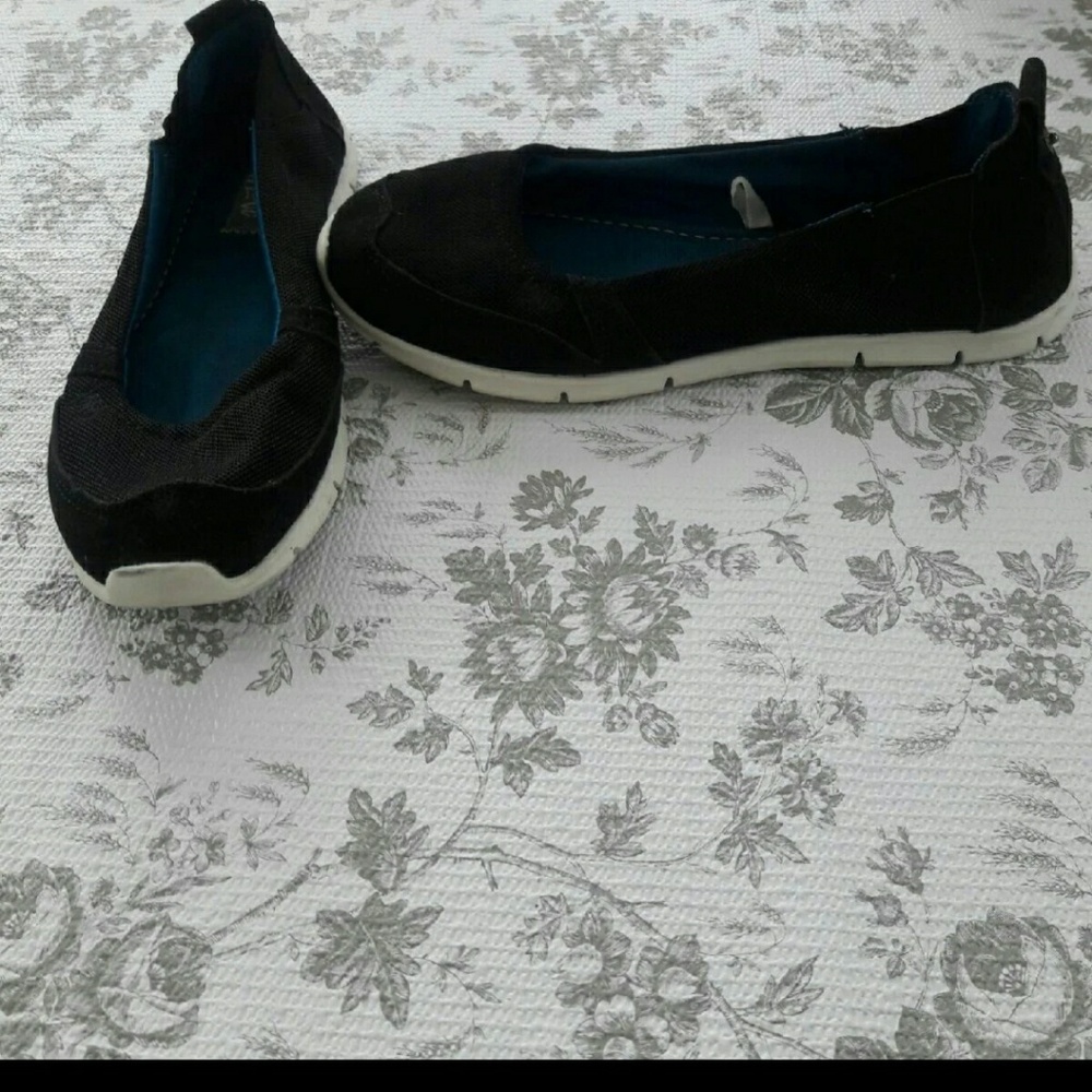 Slip on sneakers